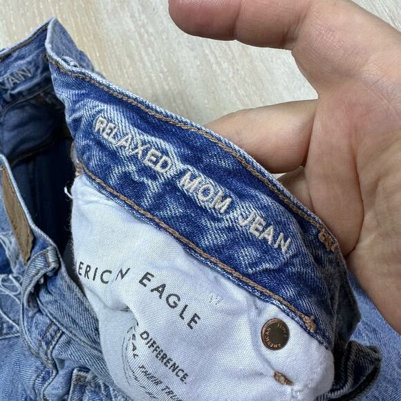 American Eagle Relaxed High Rise Mom Jean Distressed Destroyed Ripped Jeans 4 - Picture 11 of 15